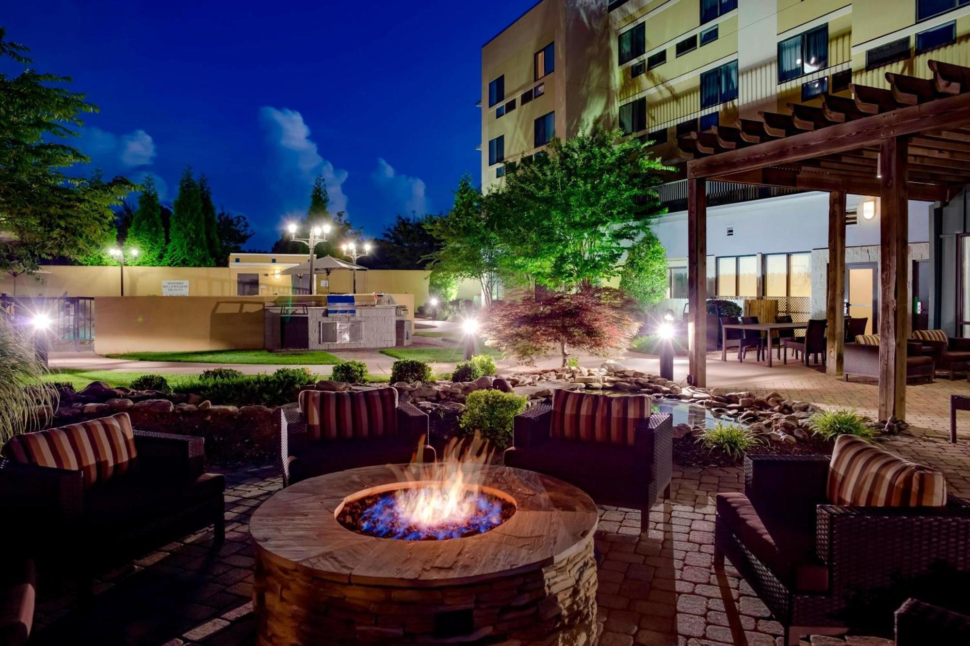Courtyard Statesville Mooresville/Lake Norman Exterior photo
